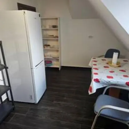 Schoene Vollausgestattete Monteurs- Gaestewohnung In Der Gartenstadt Und Naehe Geiseltalsee Fuer 2 Personen 2408 * Leuna