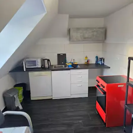 Schoene Vollausgestattete Monteurs- Gaestewohnung In Der Gartenstadt Und Naehe Geiseltalsee 2408 דירה *