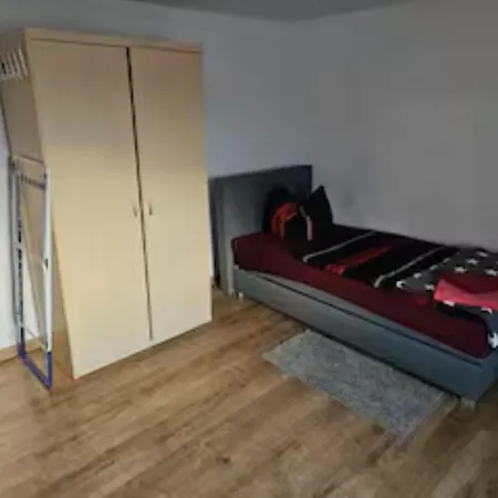 Schoene Vollausgestattete Monteurs- Gaestewohnung In Der Gartenstadt Und Naehe Geiseltalsee Fuer 2 Personen 2408 * Leuna