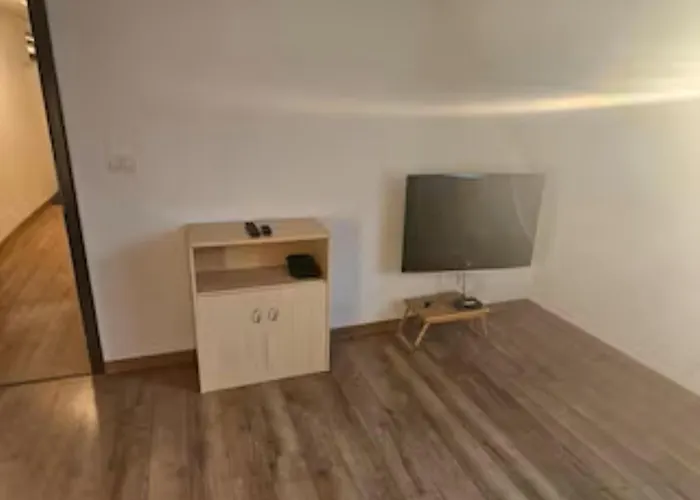 דירה Schoene Vollausgestattete Monteurs- Gaestewohnung In Der Gartenstadt Und Naehe Geiseltalsee 2408 *