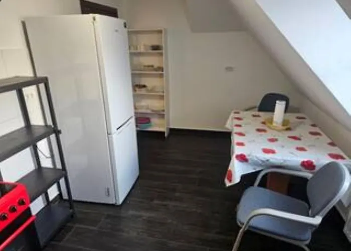 Schoene Vollausgestattete Monteurs- Gaestewohnung In Der Gartenstadt Und Naehe Geiseltalsee 2408 * Leuna