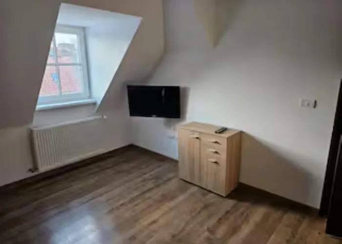 Schoene Vollausgestattete Monteurs- Gaestewohnung In Der Gartenstadt Und Naehe Geiseltalsee 2408